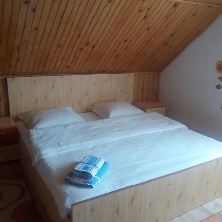 Casa Elena 호텔 모이에치우 데 조스 외부 사진
